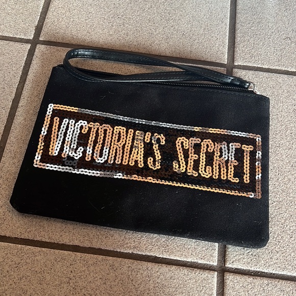 NWOT VICTORIAS SECRET TOTE & wristlet - Picture 2 of 5